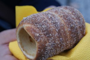 como-se-hace-un-trdelnik-pastel-tradicional-eslovaco_2030431.jpg