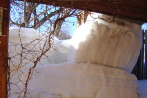 снег с крыши.jpg