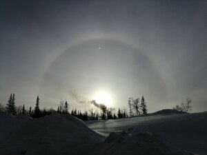 2021.02.17 Солнечное гало в Коашве (Мурманская обл) Фото Юрий Ященко_ kFArrr3ZPkA.jpg
